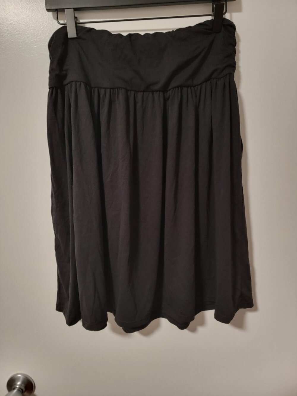 Halara High Waisted Ruched Flowy Midi Casual Skirt with Pockets - Picture 2 of 3